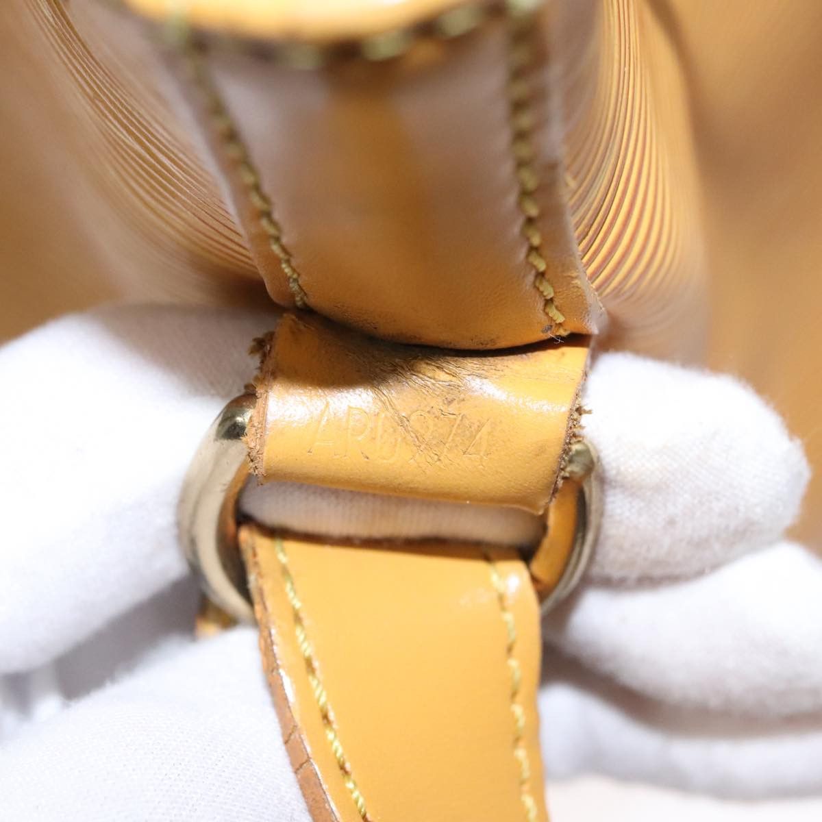 Louis Vuitton Petit Noé Yellow Leather Shoulder Bag (Pre-Owned) Size ONE SIZE - 20 Thumbnail