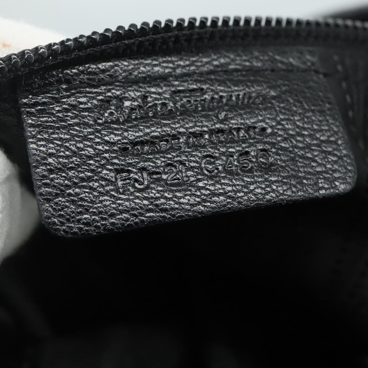 Salvatore Ferragamo Black Leather Handbag (Pre-Owned) Size ONE SIZE - 12 Thumbnail