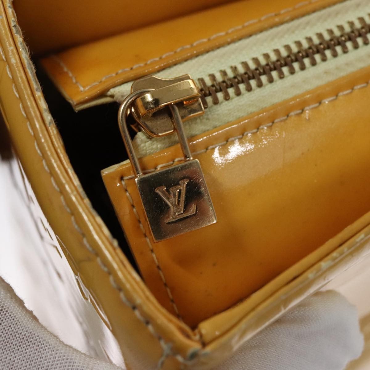 Louis Vuitton Columbus Yellow Patent Leather Tote Bag (Pre-Owned) Size ONE SIZE - 8 Thumbnail