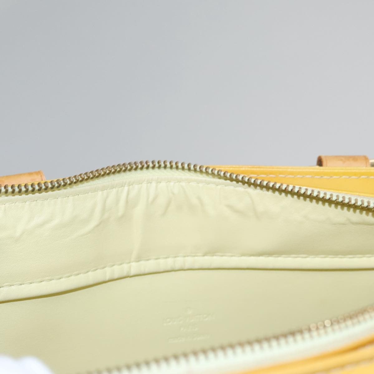 Louis Vuitton Columbus Yellow Patent Leather Tote Bag (Pre-Owned) Size ONE SIZE - 20 Thumbnail