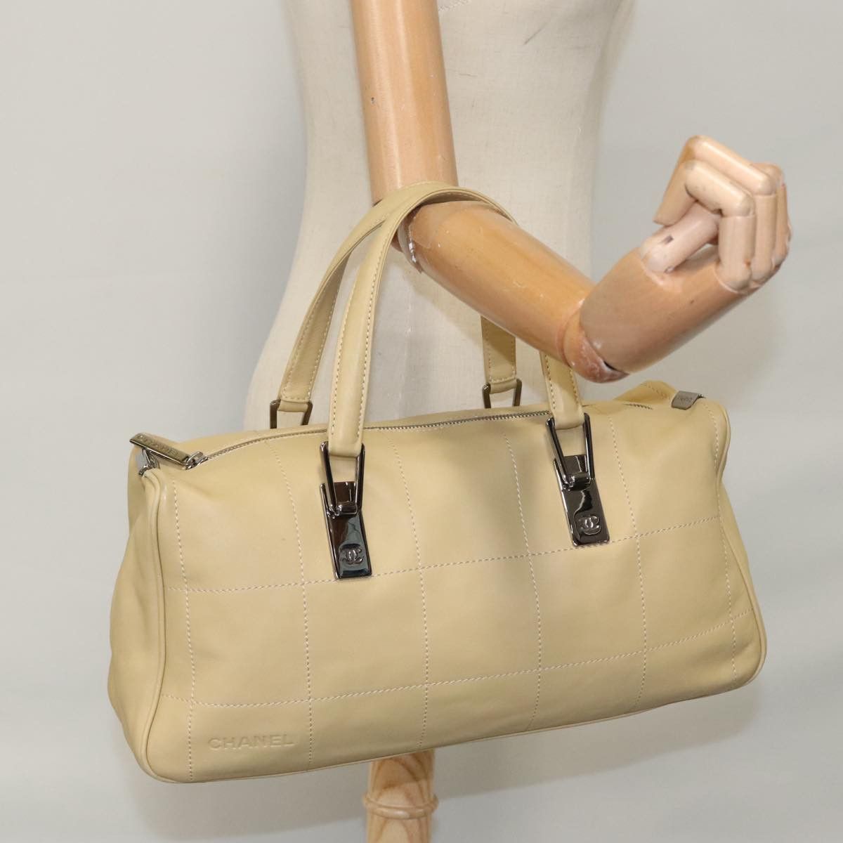 Chanel Chocolate Bar Beige Leather Handbag (Pre-Owned) Size ONE SIZE - 19 Thumbnail
