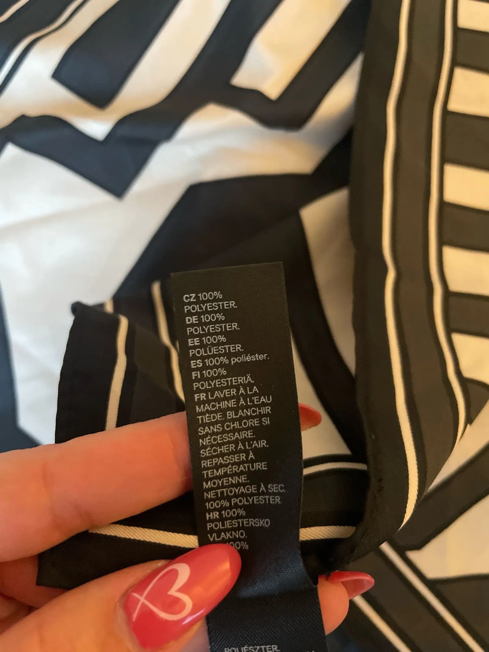 H&M Richard Allan x H&M Scarf Size ONE SIZE - 3 Thumbnail