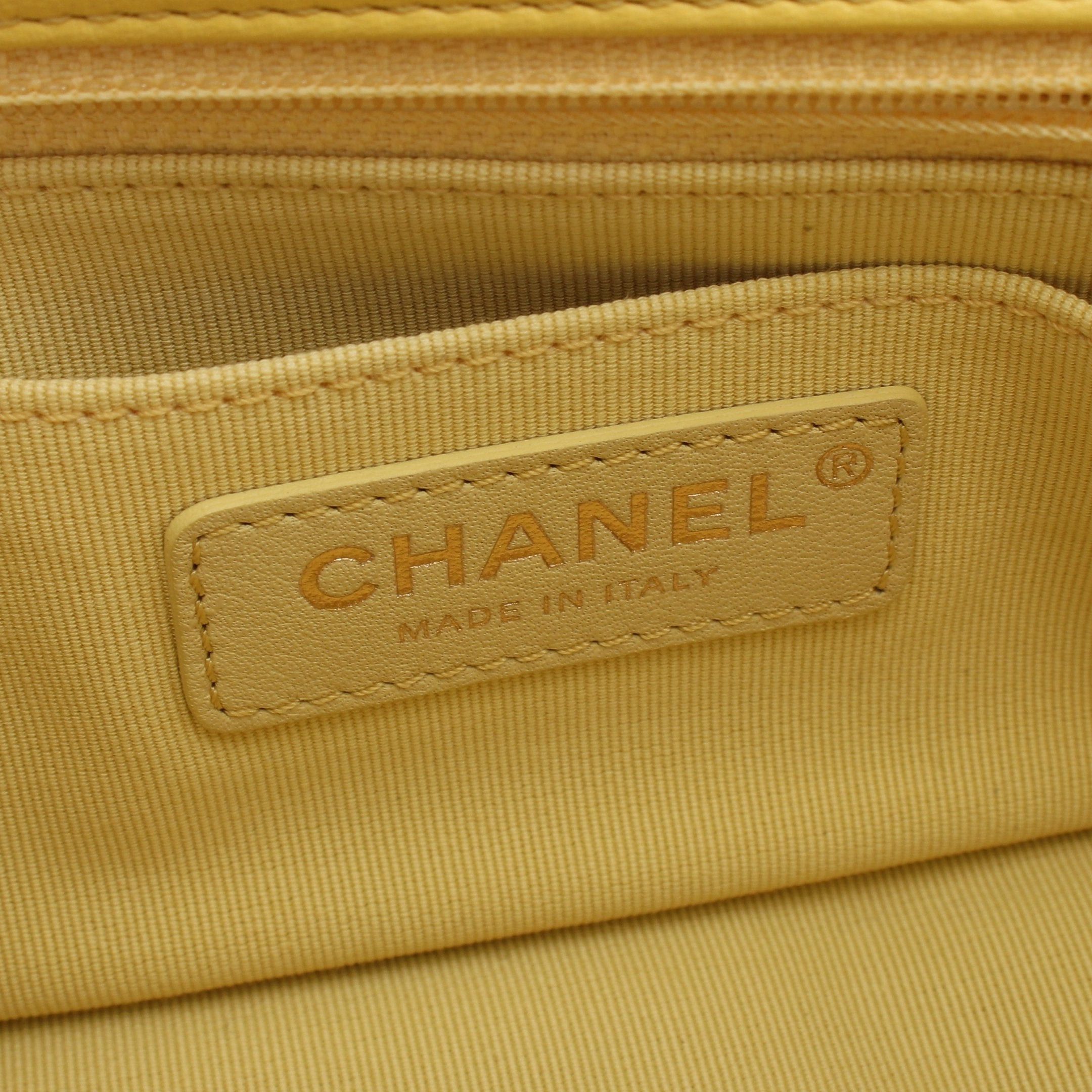 Chanel Chanel Matelasse Chain Shoulder Bag Lambskin Yellow Gold Hardware Size ONE SIZE - 4 Thumbnail