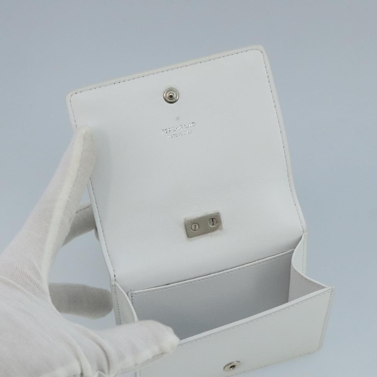 Salvatore Ferragamo White Leather Clutch Bag (Pre-Owned) Size ONE SIZE - 20 Thumbnail