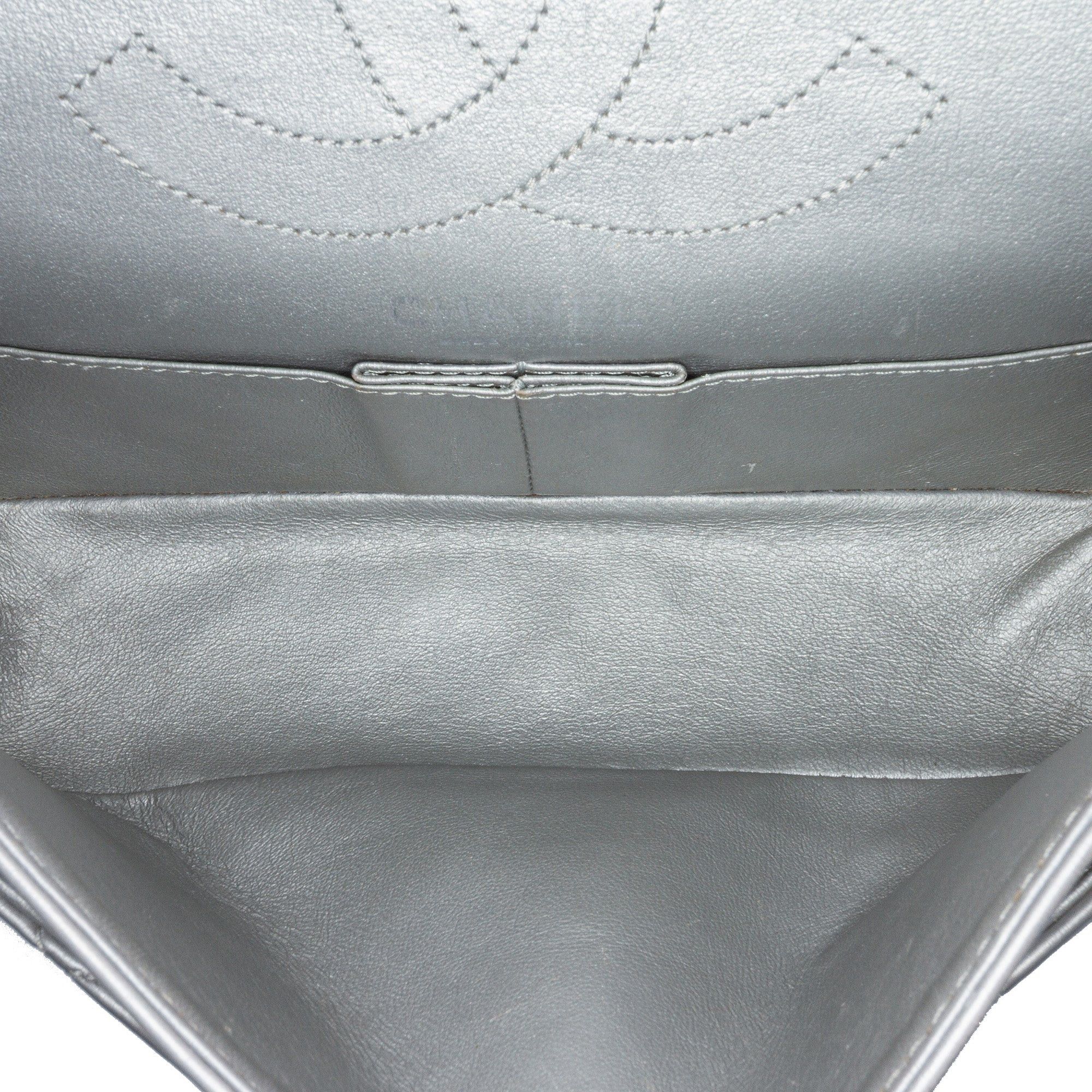 Chanel Chanel Reissue 2.55 Aged Calfskin Flap 225 Silver Size ONE SIZE - 4 Thumbnail