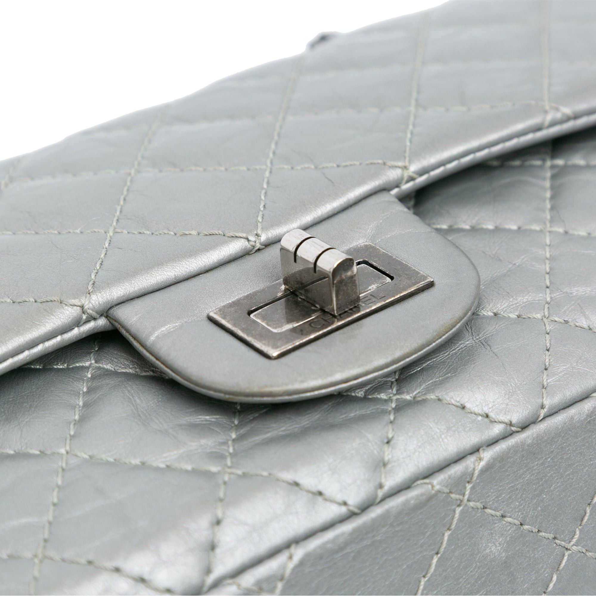 Chanel Chanel Reissue 2.55 Aged Calfskin Flap 225 Silver Size ONE SIZE - 9 Thumbnail