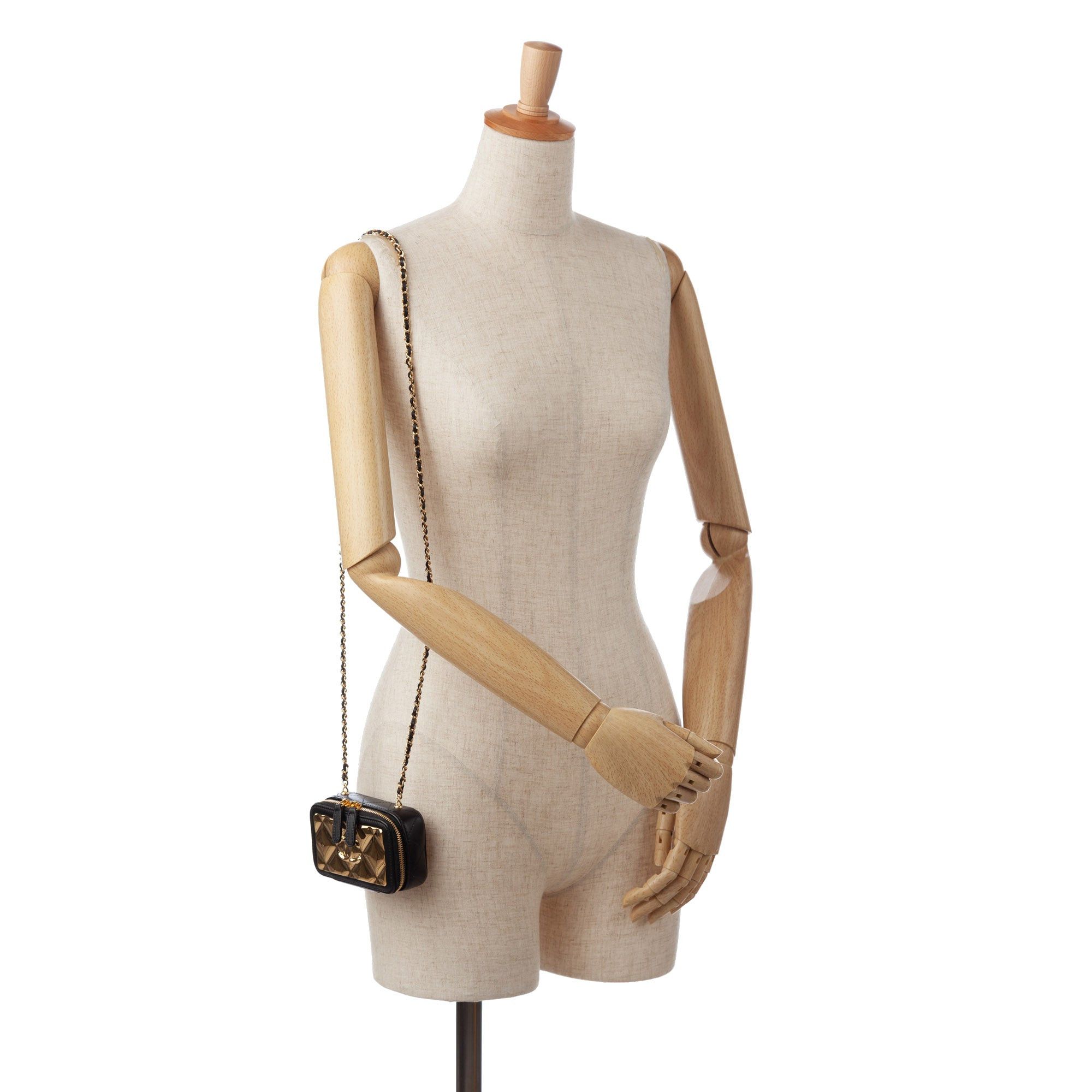 Chanel Chanel CC Quilted Golden Plate Vanity Crossbody Gold Size ONE SIZE - 11 Thumbnail