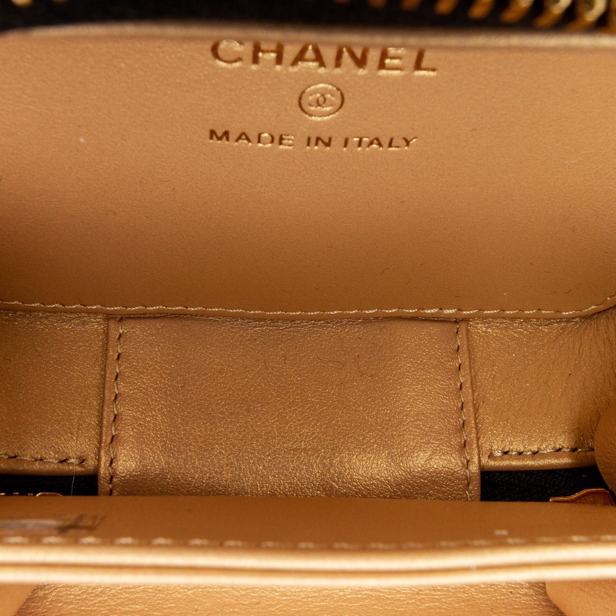 Chanel Chanel CC Quilted Golden Plate Vanity Crossbody Gold Size ONE SIZE - 7 Thumbnail