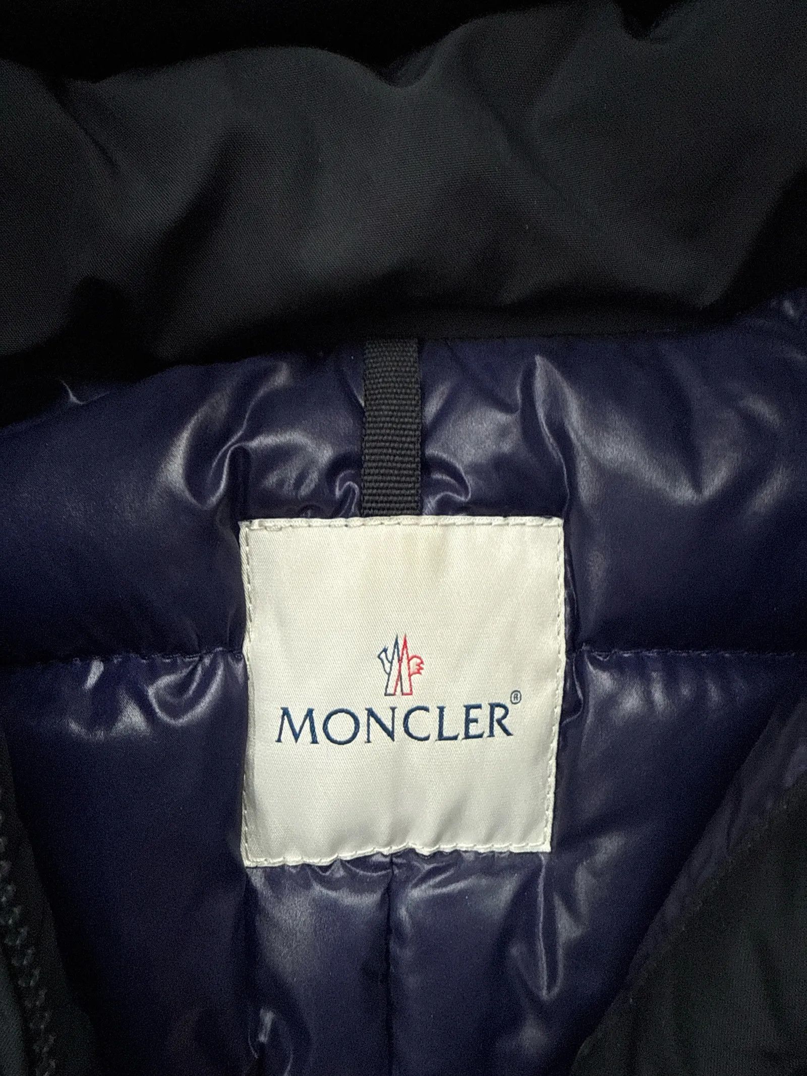 Moncler Moncler Poitiers 49345/17/54153 Down Jacket Size S / US 4 / IT 40 - 2 Thumbnail