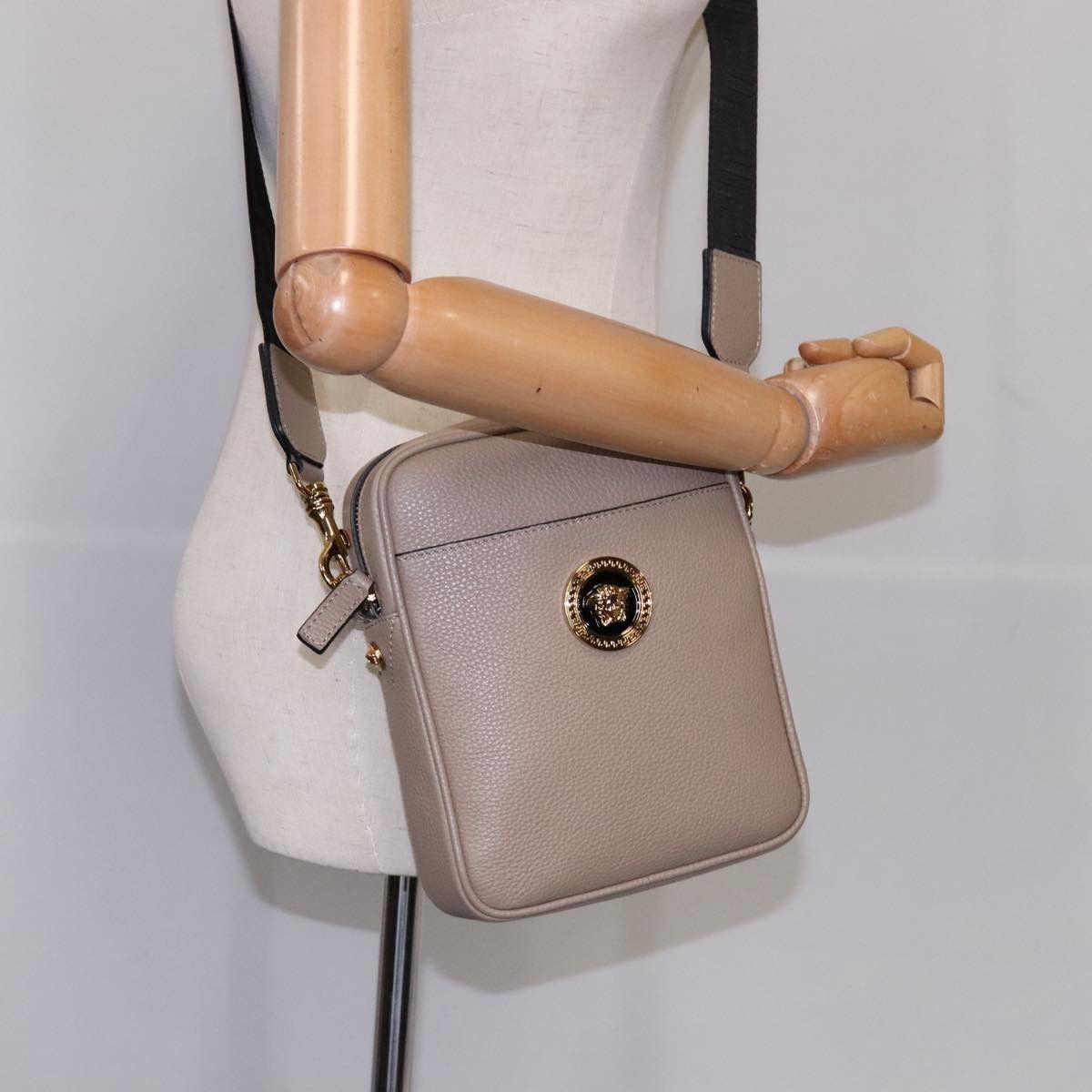 Versace Medusa Beige Leather Shoulder Bag (Pre-Owned) Size ONE SIZE - 13 Thumbnail