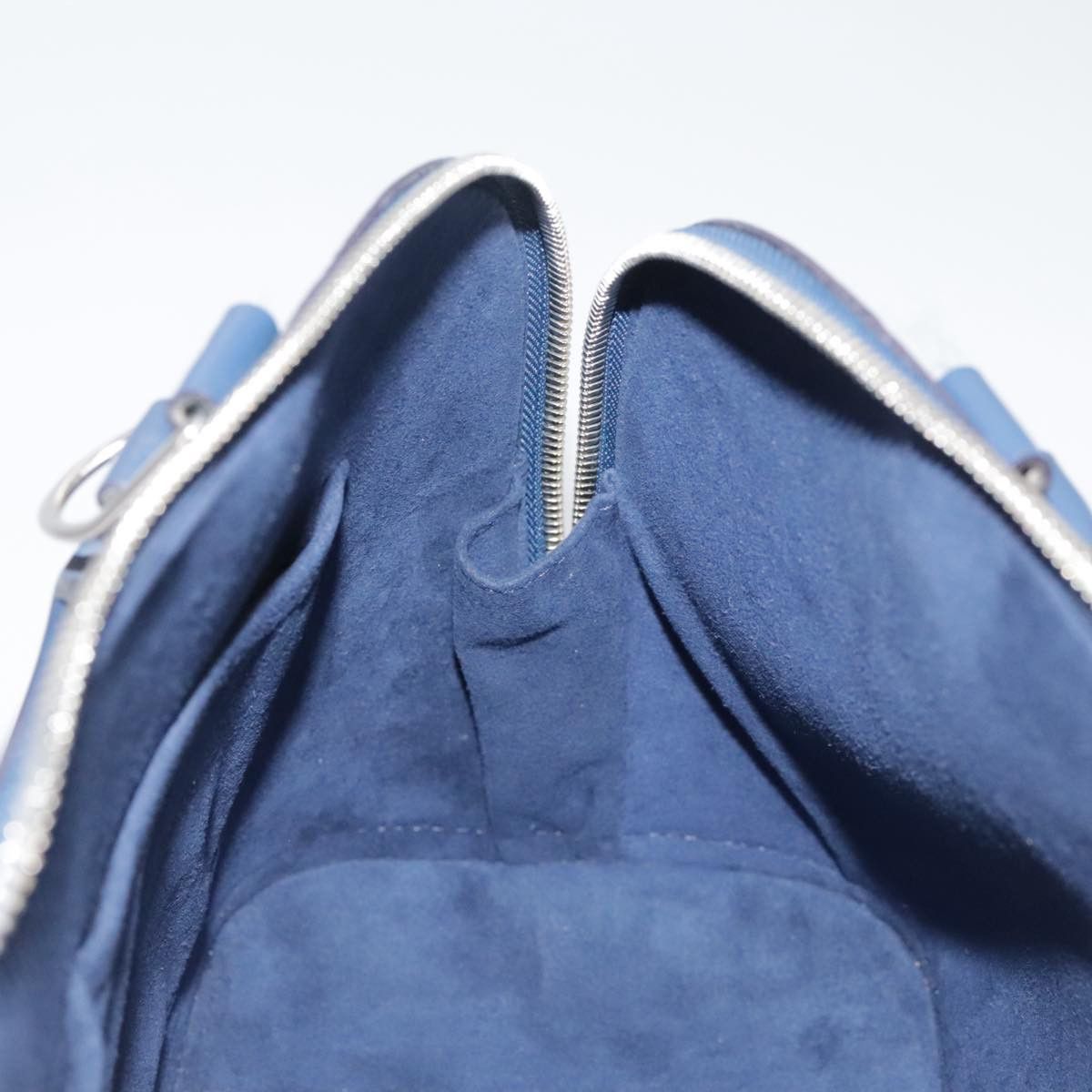 Louis Vuitton Alma Black Leather Handbag (Pre-Owned) Size ONE SIZE - 17 Thumbnail