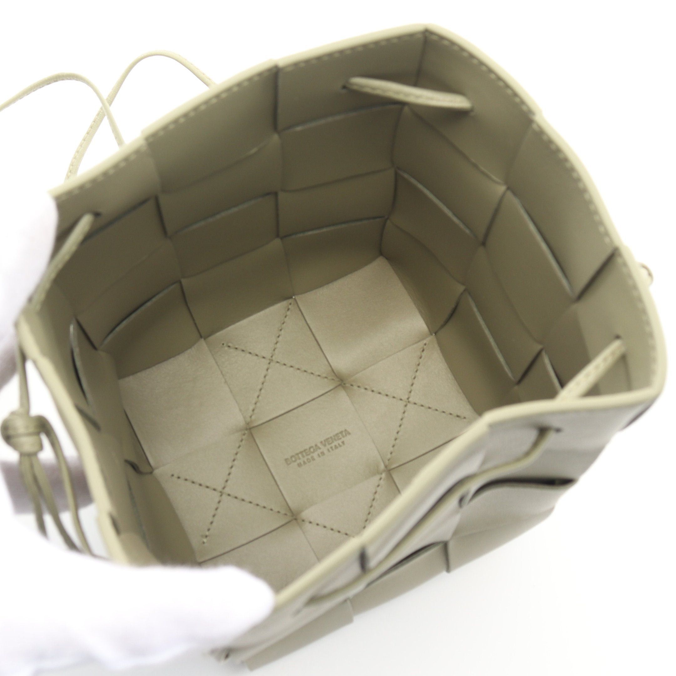 Bottega Veneta Bottega Veneta Small Cassette Bucket Shoulder Bag Leather Green Size ONE SIZE - 3 Thumbnail