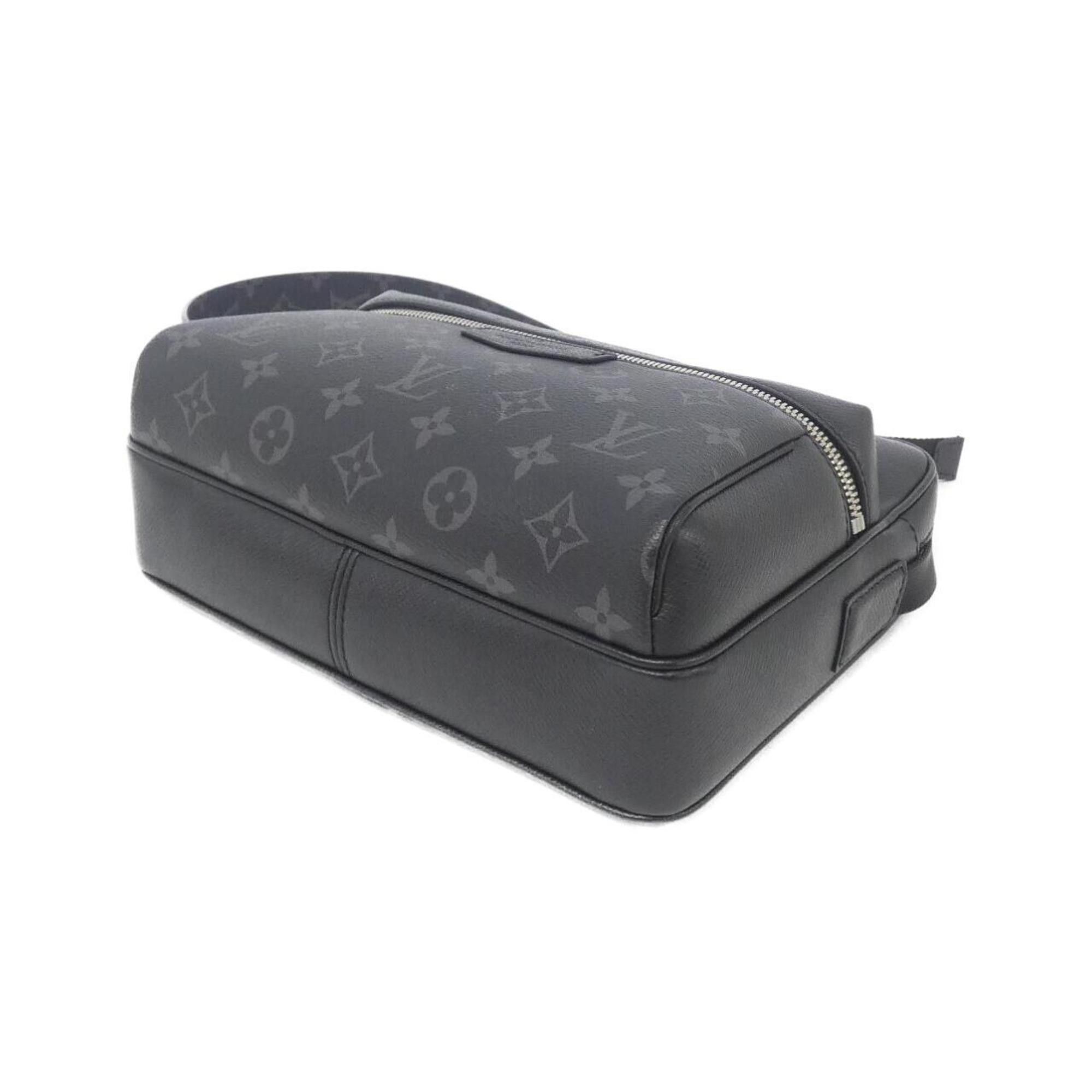 Louis Vuitton Louis Vuitton Taiga Lama Outdoor Messenger PM M30233 Shoulder Bag Size ONE SIZE - 3 Thumbnail