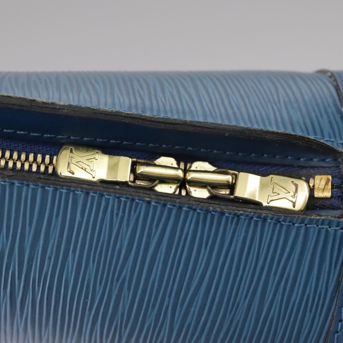Louis Vuitton Lussac Blue Leather Shoulder Bag (Pre-Owned) Size ONE SIZE - 14 Thumbnail