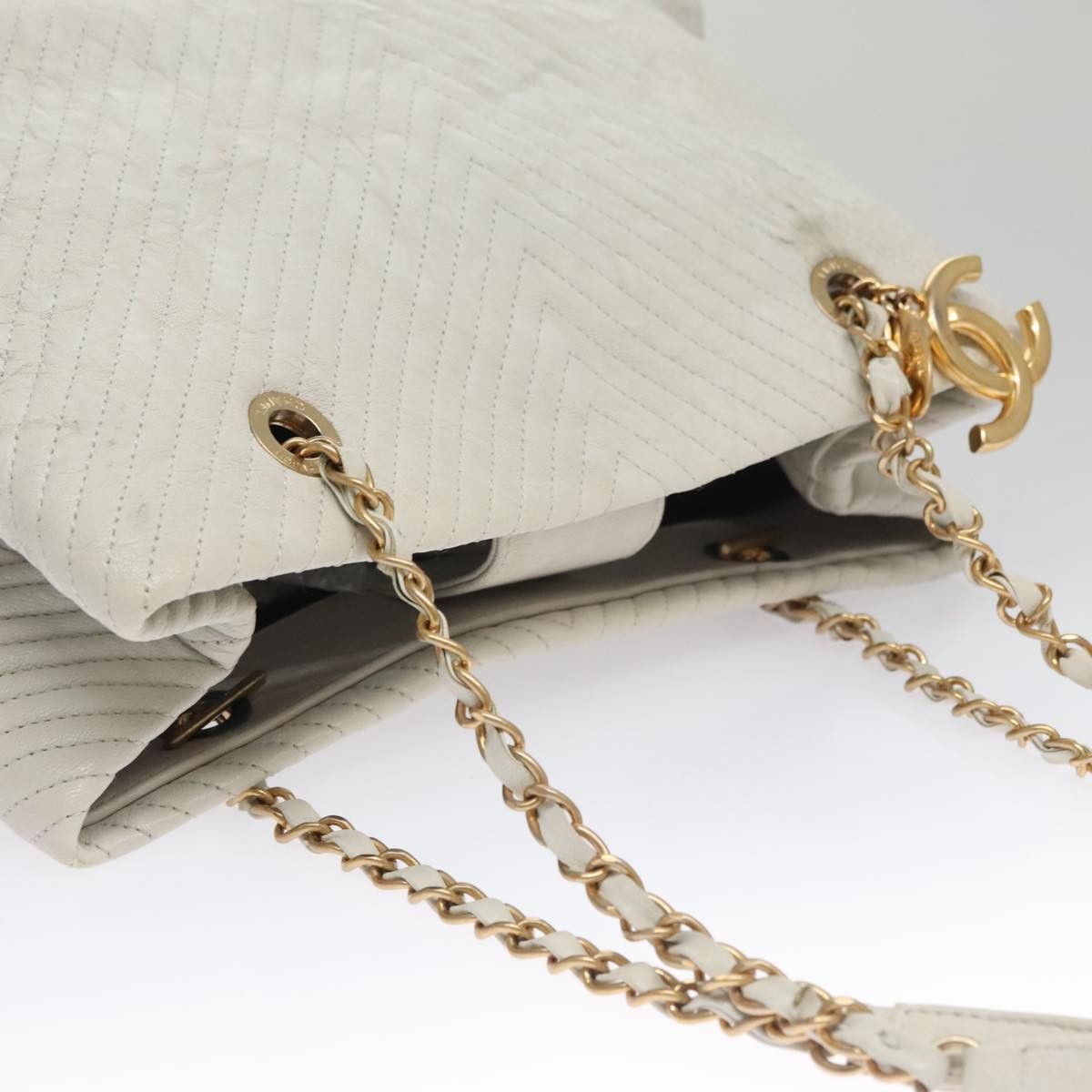 Chanel V-Stich White Leather Tote Bag (Pre-Owned) Size ONE SIZE - 18 Thumbnail