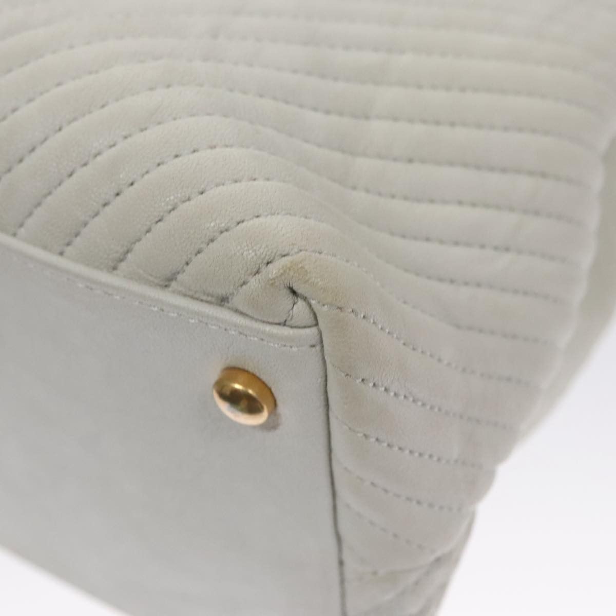 Chanel V-Stich White Leather Tote Bag (Pre-Owned) Size ONE SIZE - 20 Thumbnail