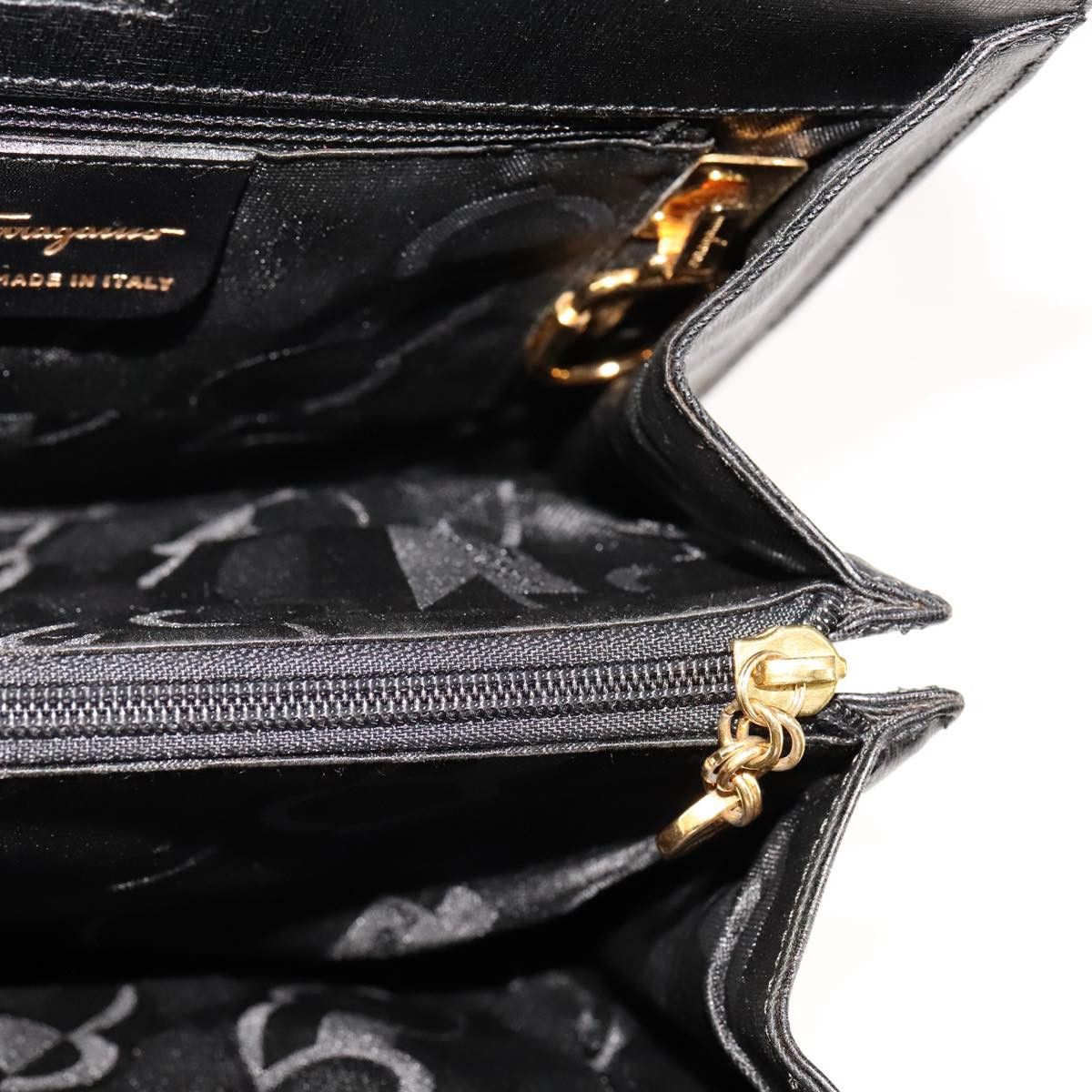 Salvatore Ferragamo Vara Black Leather Shoulder Bag (Pre-Owned) Size ONE SIZE - 19 Thumbnail