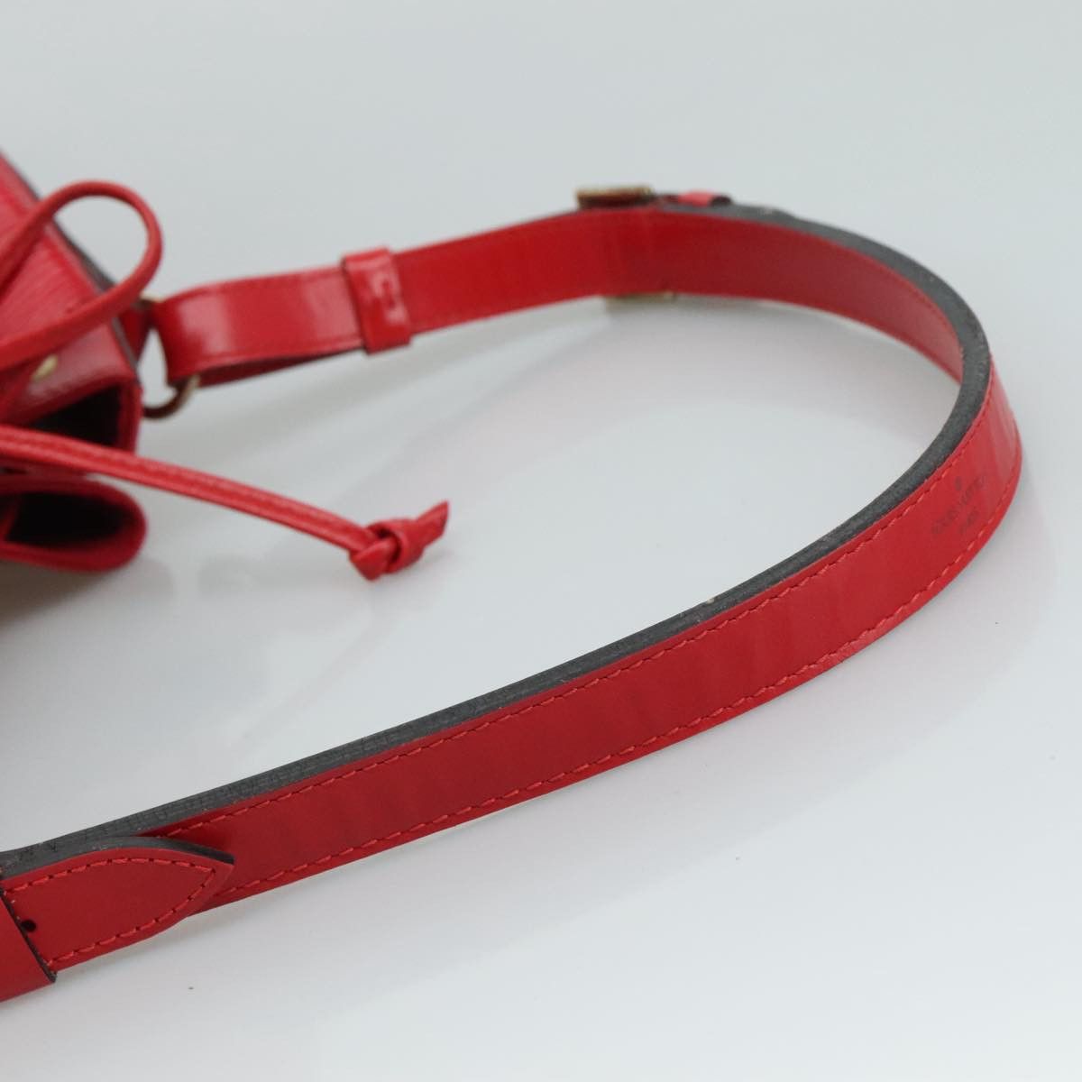 Louis Vuitton Noe Red Leather Shoulder Bag (Pre-Owned) Size ONE SIZE - 5 Thumbnail