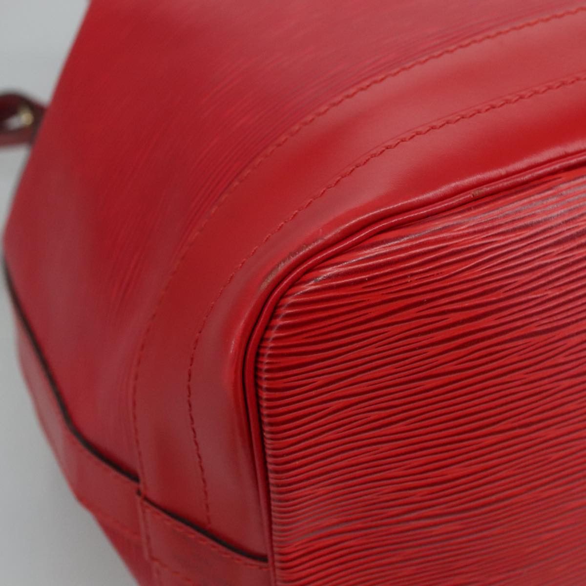 Louis Vuitton Noe Red Leather Shoulder Bag (Pre-Owned) Size ONE SIZE - 9 Thumbnail