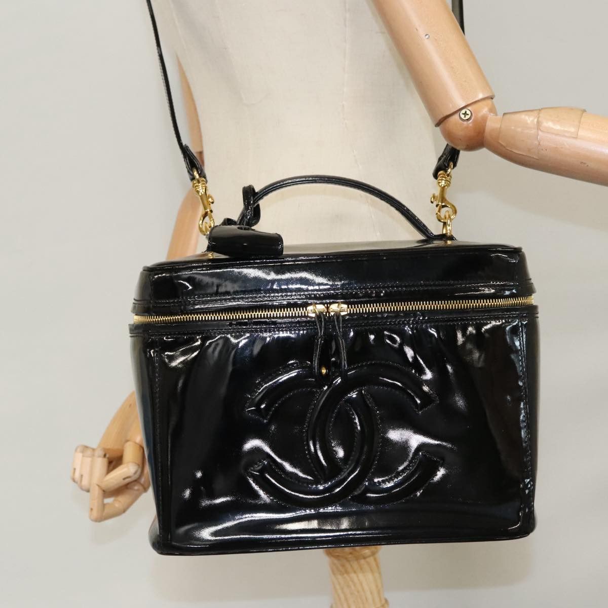 Chanel Vanity Black Patent Leather Clutch Bag (Pre-Owned) Size ONE SIZE - 17 Thumbnail