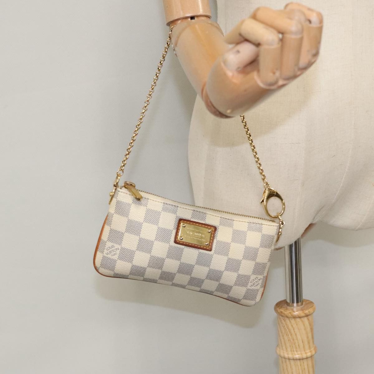 Louis Vuitton Mira White Canvas Clutch Bag (Pre-Owned) Size ONE SIZE - 16 Thumbnail