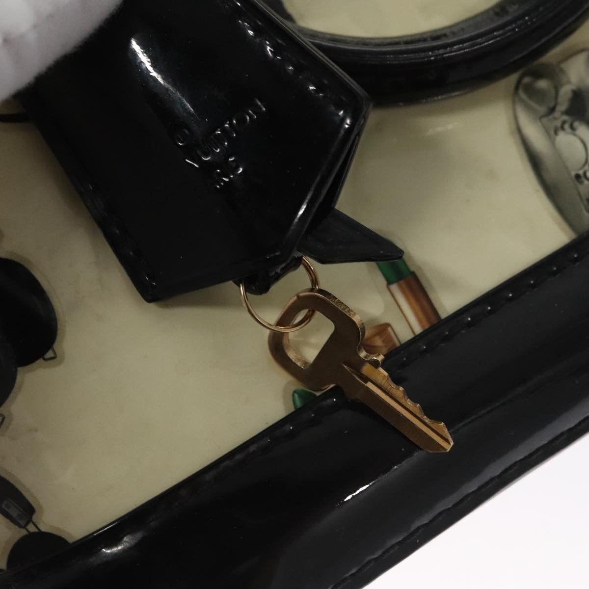 Louis Vuitton Alma Bb Ecru Patent Leather Handbag (Pre-Owned) Size ONE SIZE - 17 Thumbnail