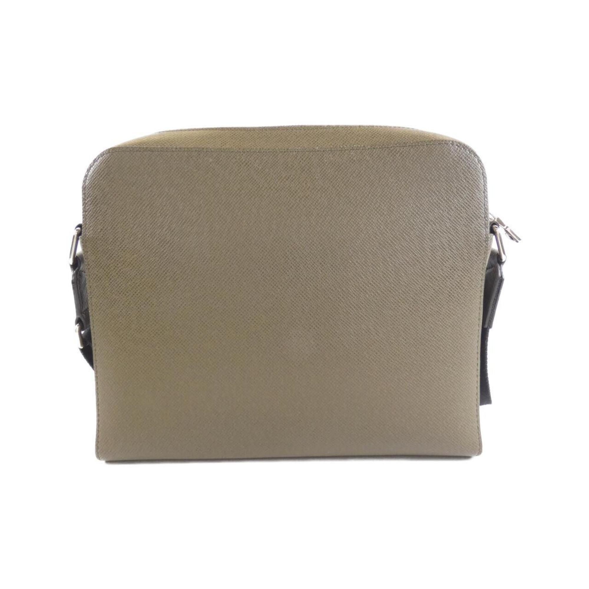 Louis Vuitton Taiga Anton Messenger M34413 Shoulder Bag