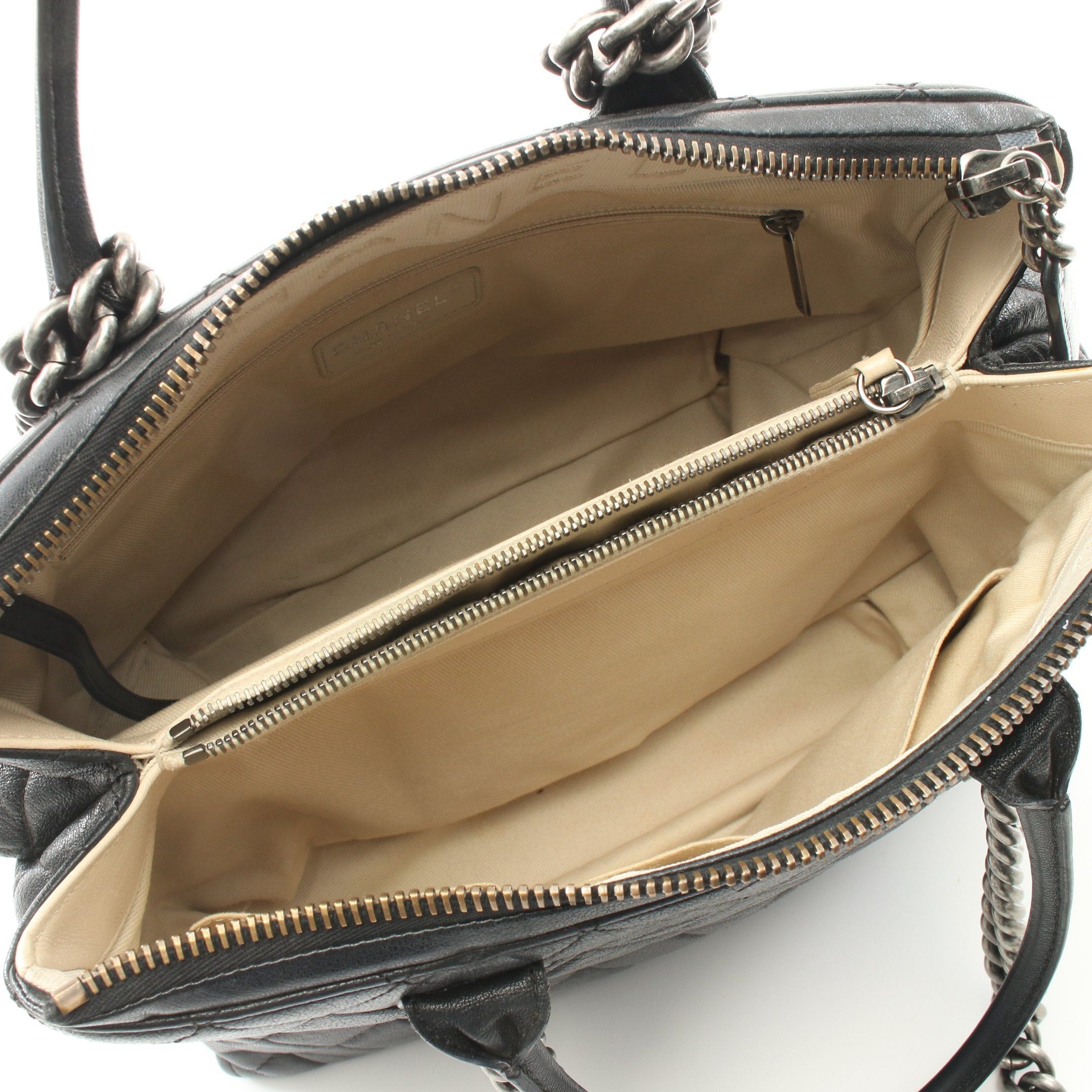Chanel Chanel Matelasse Chain Shoulder Bag Leather Black Antique Silver Hardware Size ONE SIZE - 3 Thumbnail