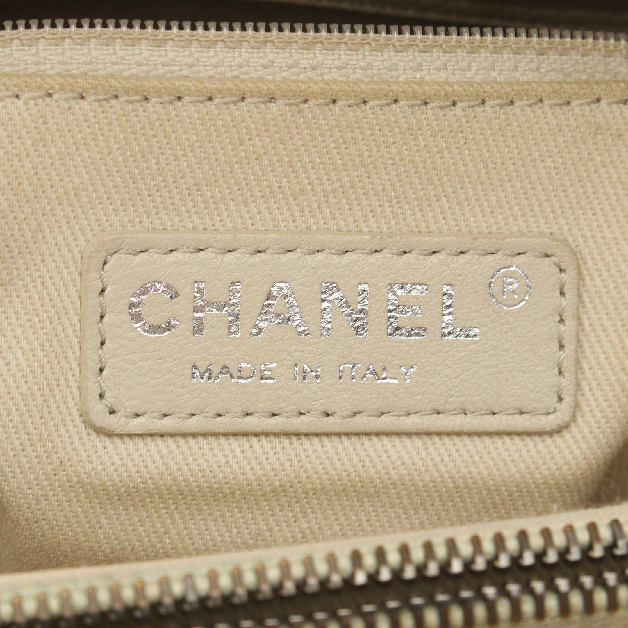 Chanel Chanel Matelasse Chain Shoulder Bag Leather Black Antique Silver Hardware Size ONE SIZE - 4 Thumbnail