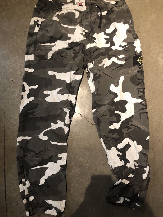 Supreme Supreme x stone island camo pants