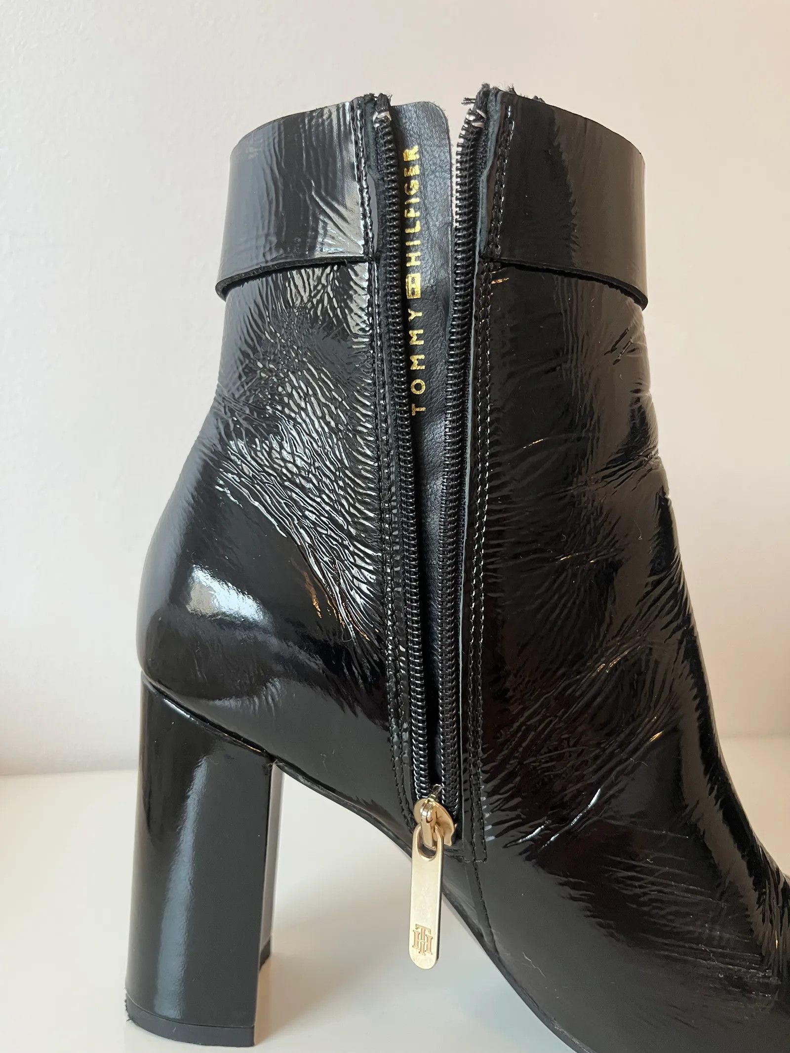 Tommy Hilfiger Tommy Hilfiger Patent square toe boot Boots Size US 9 / IT 39 - 2 Thumbnail