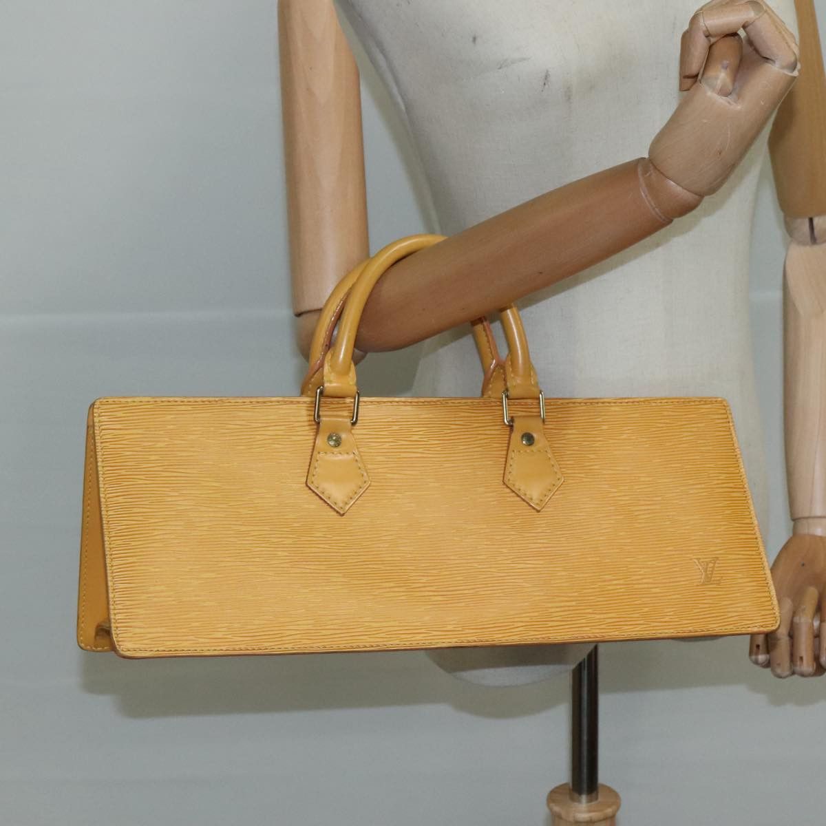 Louis Vuitton Louis Vuitton Triangle handbag Size ONE SIZE - 14 Thumbnail