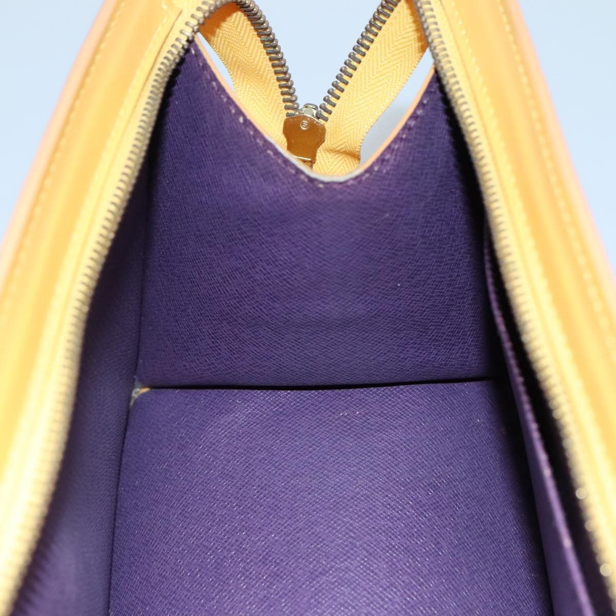 Louis Vuitton Louis Vuitton Triangle handbag Size ONE SIZE - 20 Thumbnail