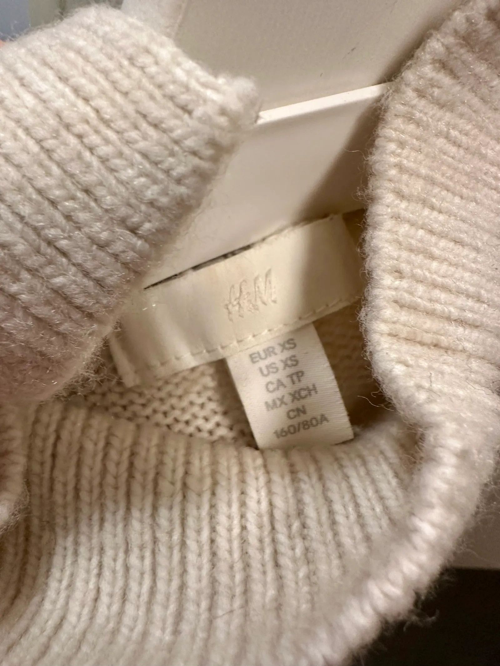 H&M H&M Sweater Size XS / US 0-2 / IT 36-38 - 2 Thumbnail