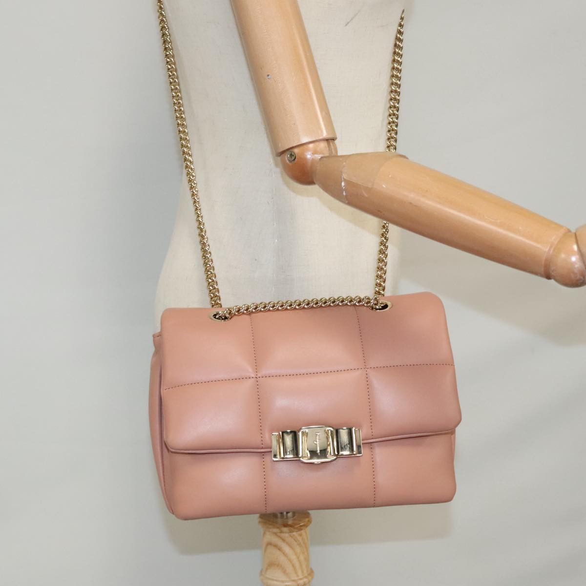 Salvatore Ferragamo Vara Brown Leather Shoulder Bag (Pre-Owned) Size ONE SIZE - 16 Thumbnail