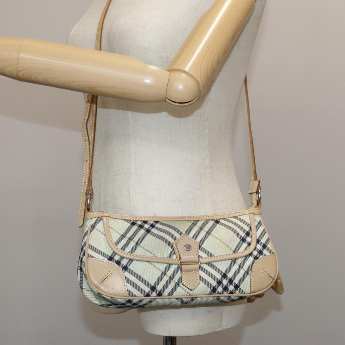 Burberry Nova Check Beige Canvas Shoulder Bag (Pre-Owned) Size ONE SIZE - 12 Thumbnail