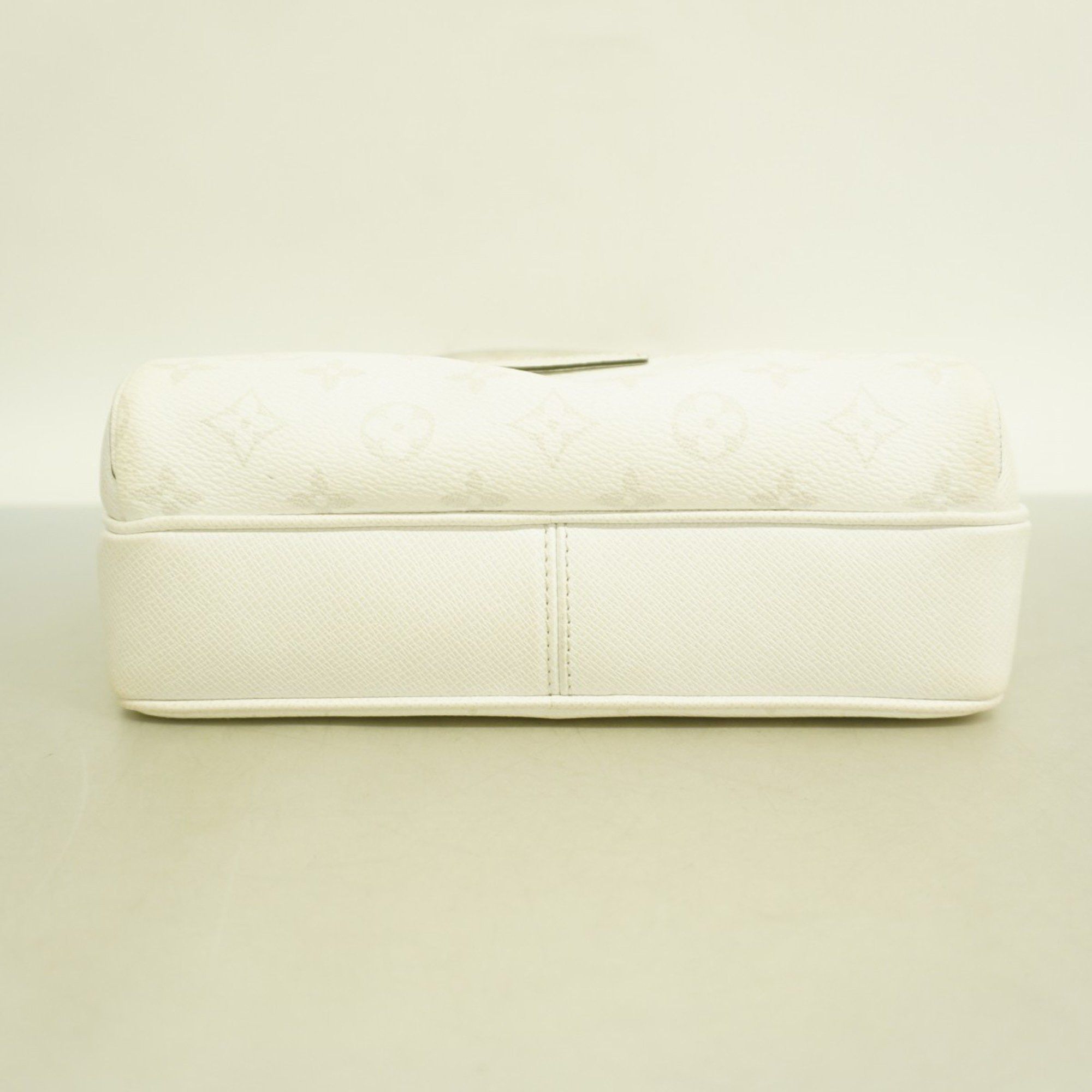 Louis Vuitton Louis Vuitton Outdoor shoulder Size ONE SIZE - 4 Thumbnail