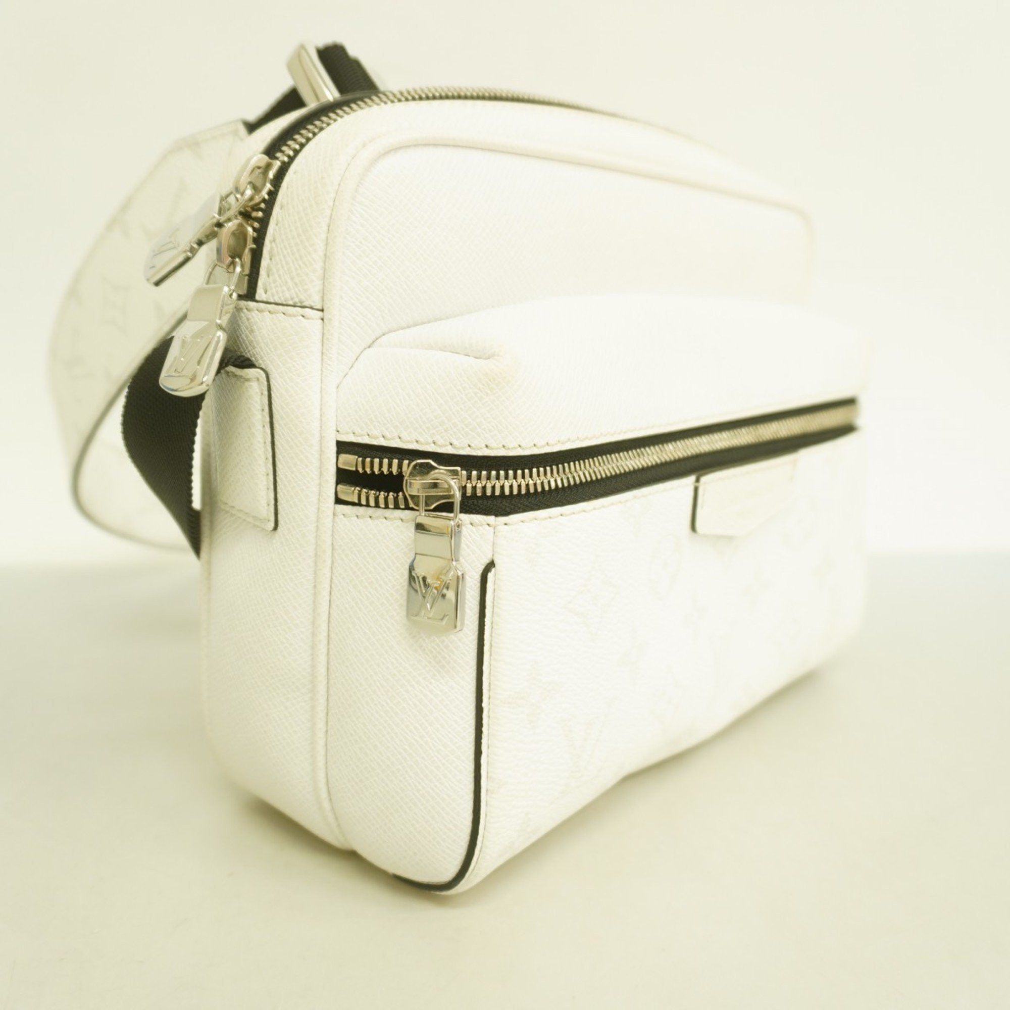 Louis Vuitton Louis Vuitton Outdoor shoulder Size ONE SIZE - 3 Thumbnail