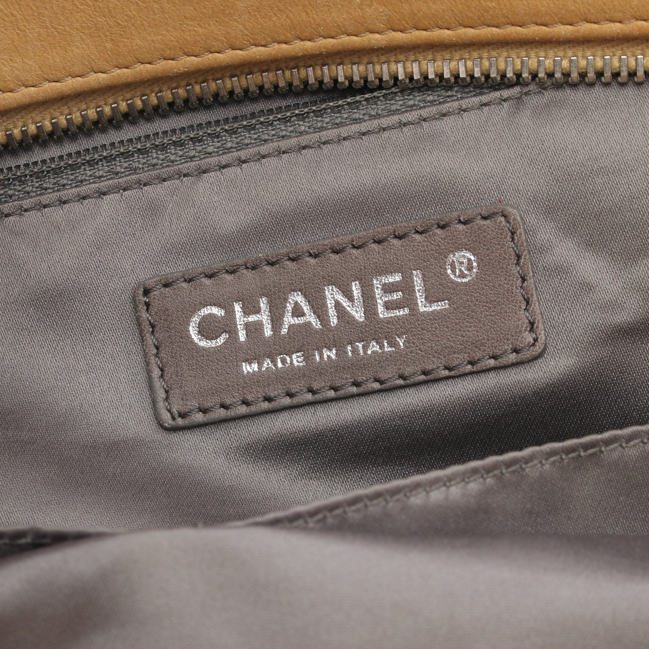Chanel Chanel Bulles Quilt Chain Shoulder Bag Lambskin Khaki Beige Silver Hardware Size ONE SIZE - 4 Thumbnail