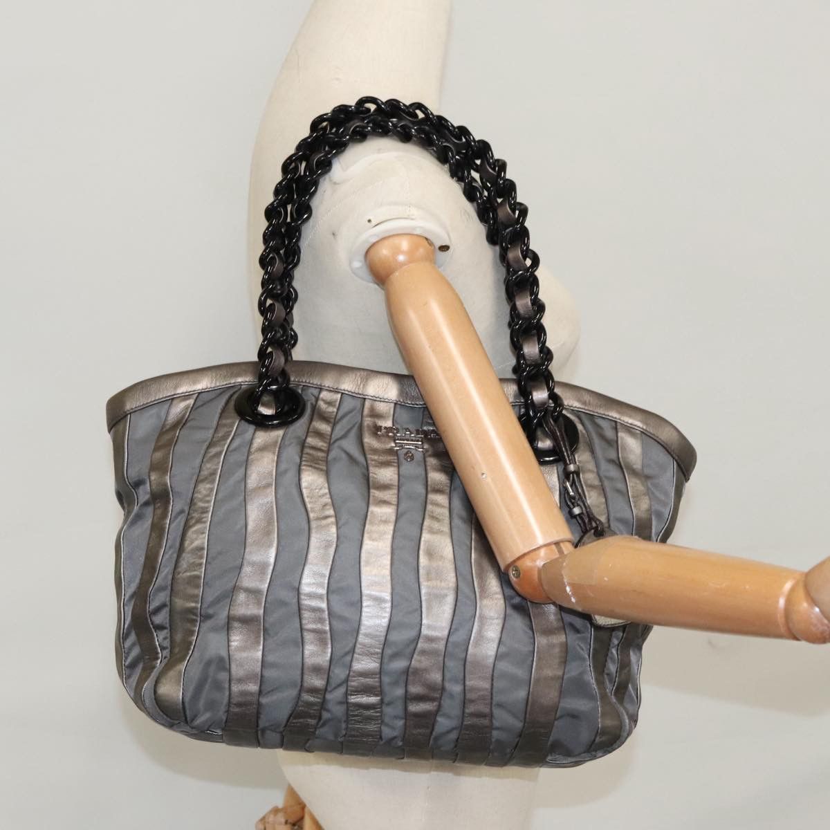Prada Saffiano Silver Leather Shoulder Bag (Pre-Owned) Size ONE SIZE - 17 Thumbnail
