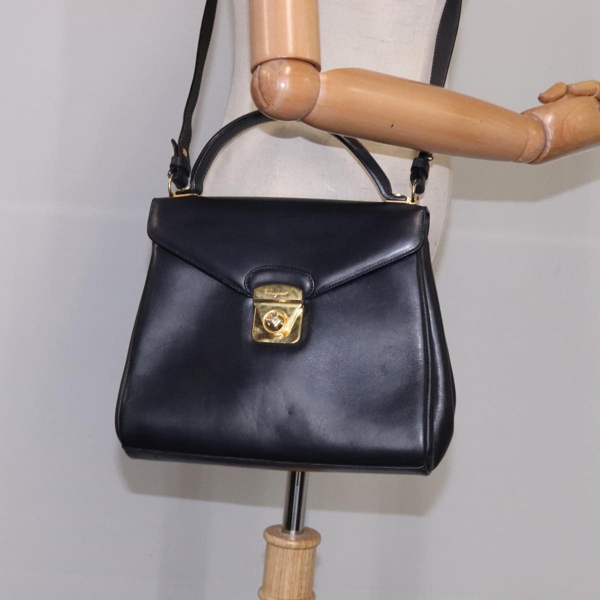 Salvatore Ferragamo Gancio Navy Leather Handbag (Pre-Owned) Size ONE SIZE - 17 Thumbnail