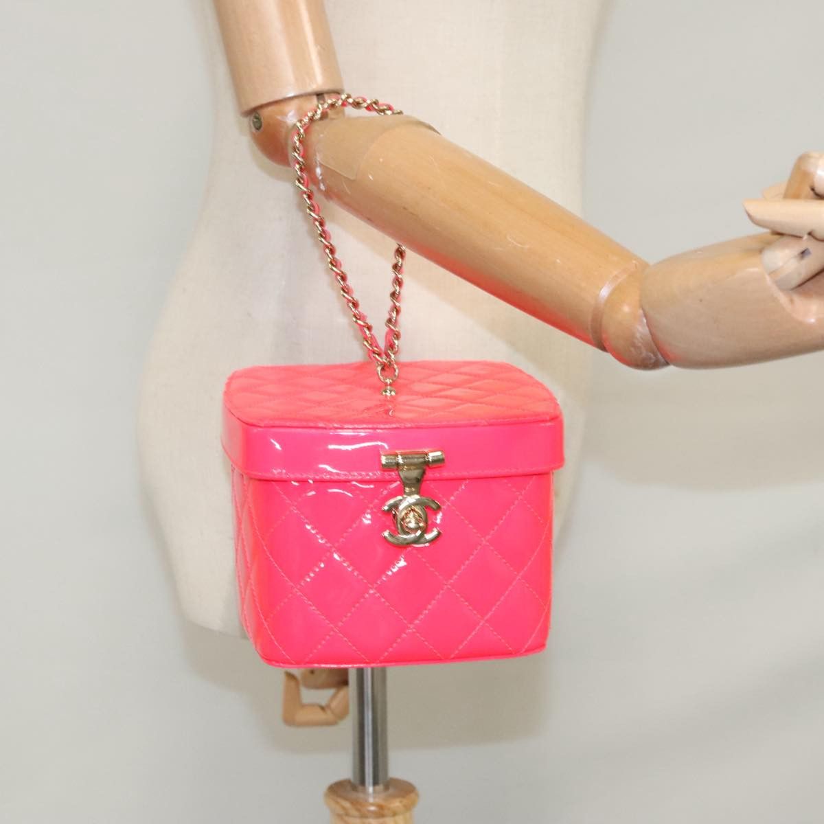 Chanel Vanity Pink Patent Leather Clutch Bag (Pre-Owned) Size ONE SIZE - 16 Thumbnail