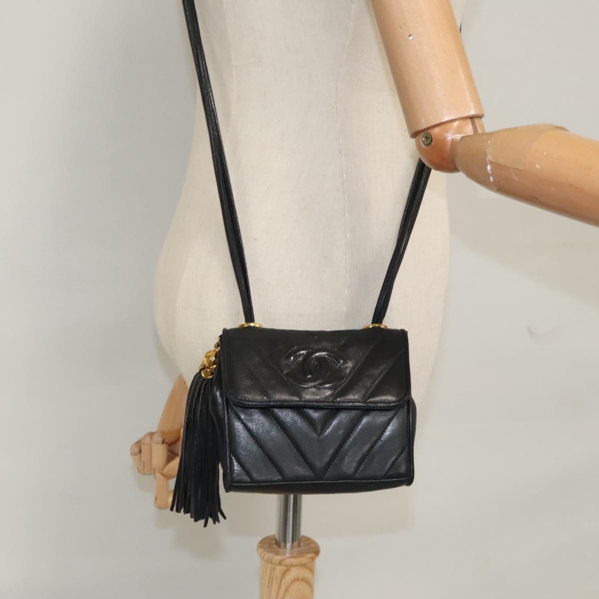 Chanel Cc Black Leather Shoulder Bag (Pre-Owned) Size ONE SIZE - 16 Thumbnail