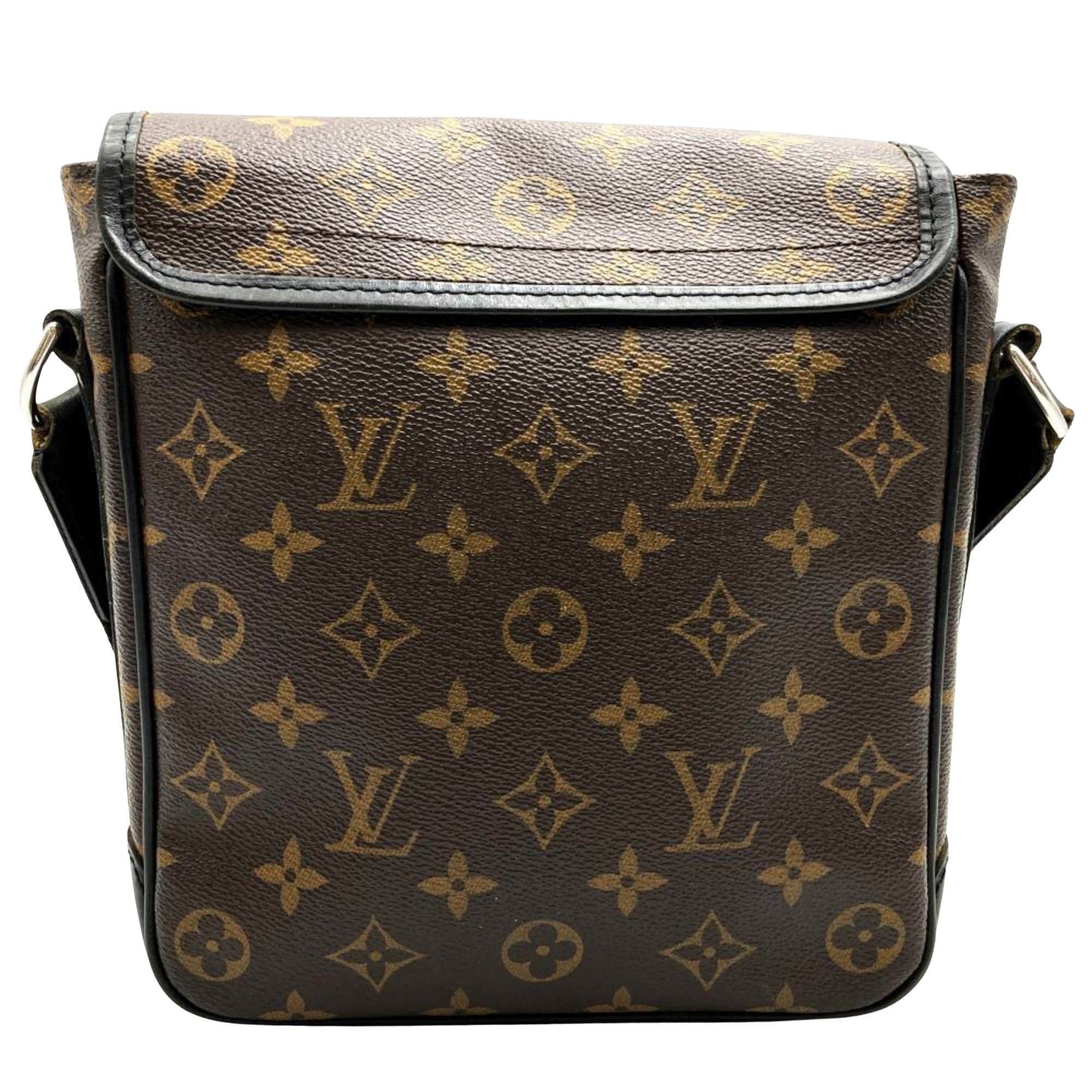 Louis Vuitton Louis Vuitton Bass clutch Size ONE SIZE - 2 Thumbnail