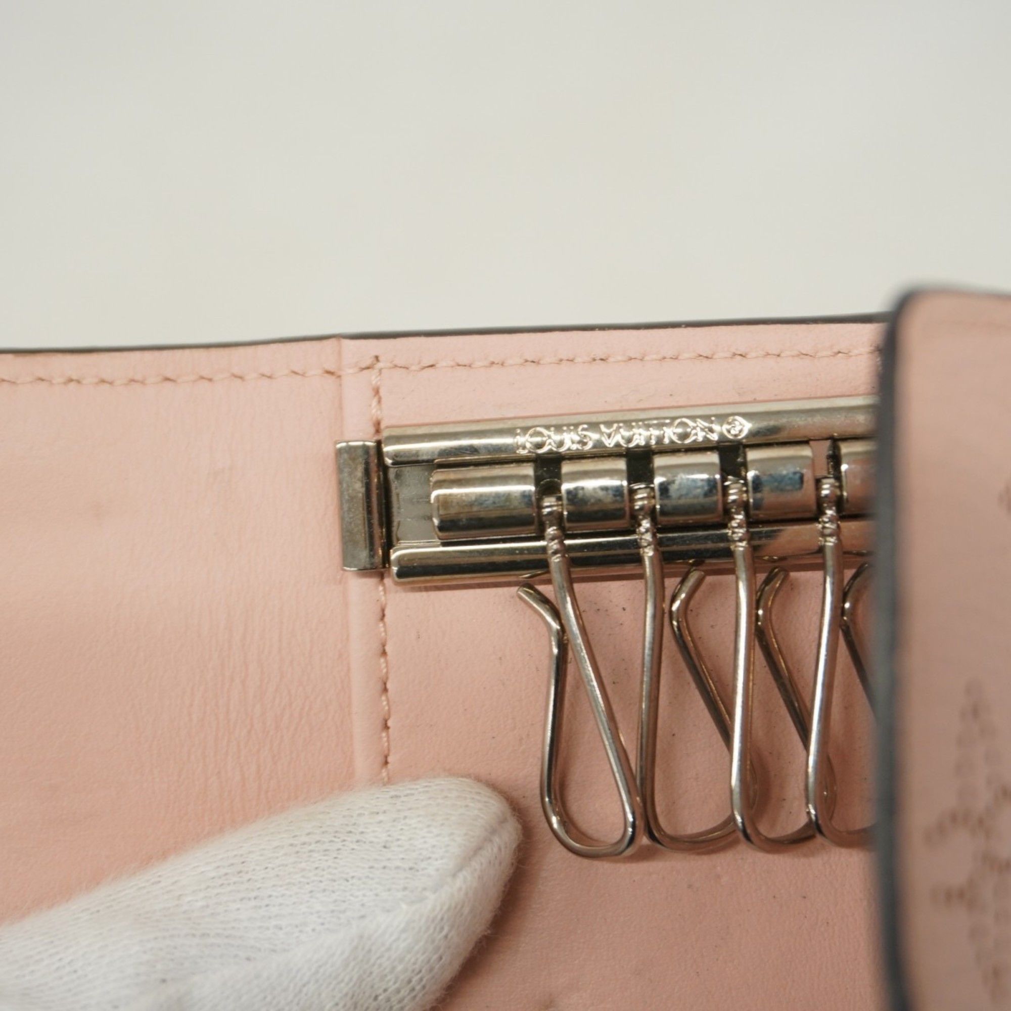 Louis Vuitton Louis Vuitton Mahina wallet Size ONE SIZE - 9 Thumbnail