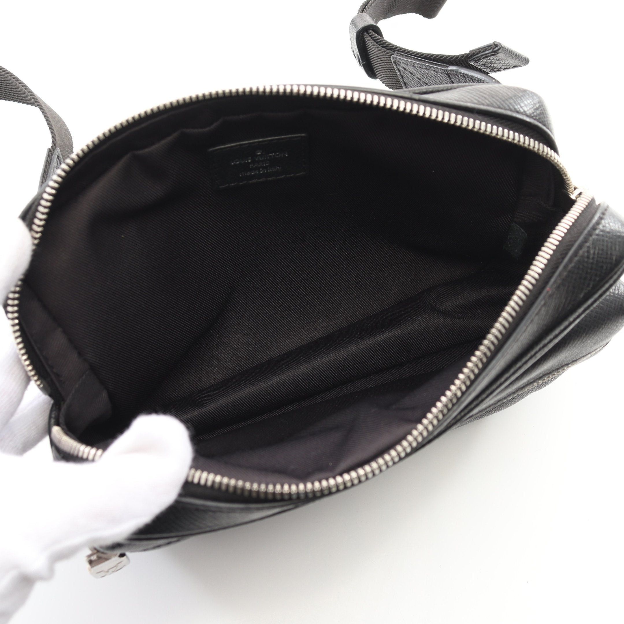 Louis Vuitton Louis Vuitton Bum Bag Outdoors Taiga Noir Body Waist Leather Black Size ONE SIZE - 3 Thumbnail