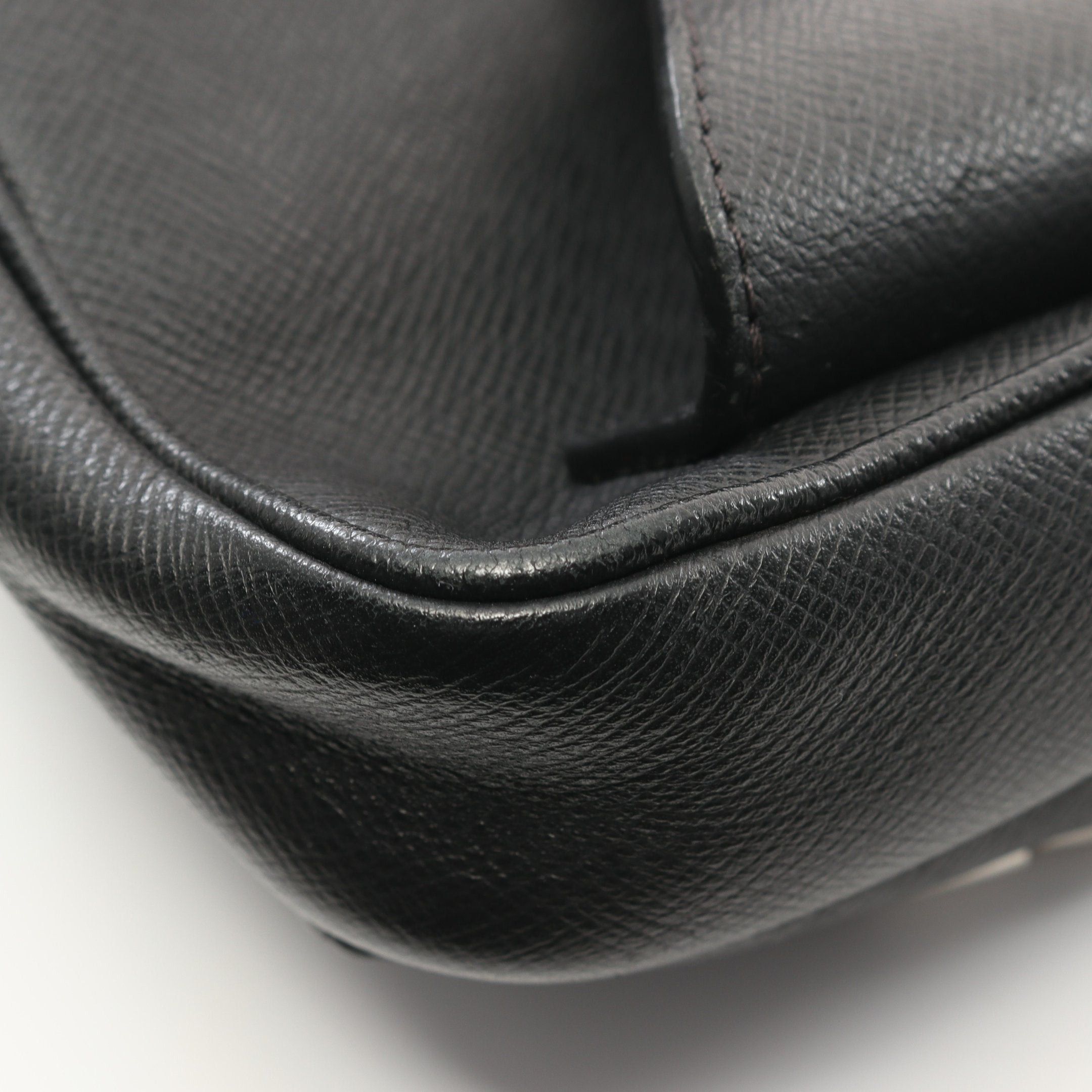 Louis Vuitton Louis Vuitton Bum Bag Outdoors Taiga Noir Body Waist Leather Black Size ONE SIZE - 7 Thumbnail
