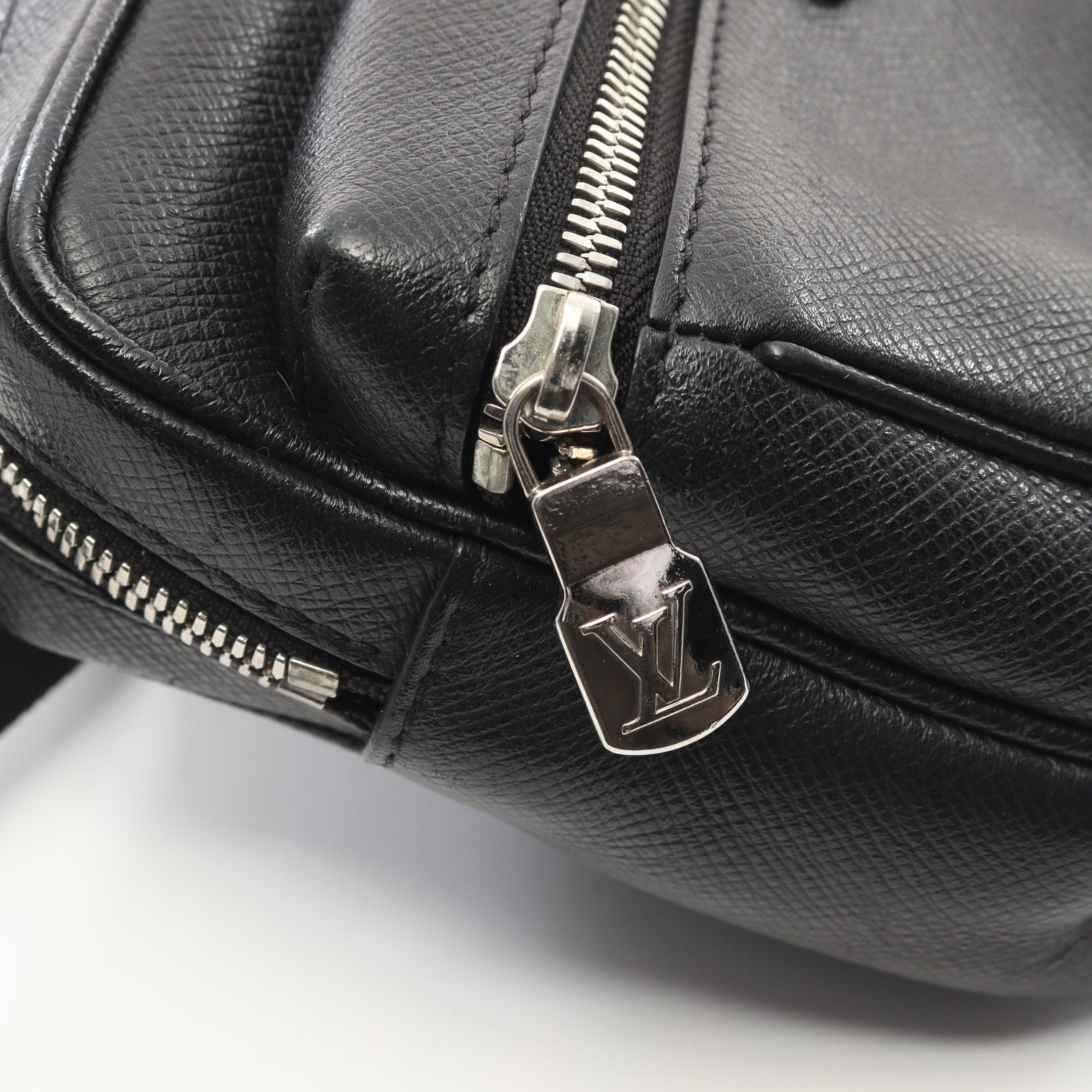 Louis Vuitton Louis Vuitton Bum Bag Outdoors Taiga Noir Body Waist Leather Black Size ONE SIZE - 6 Thumbnail