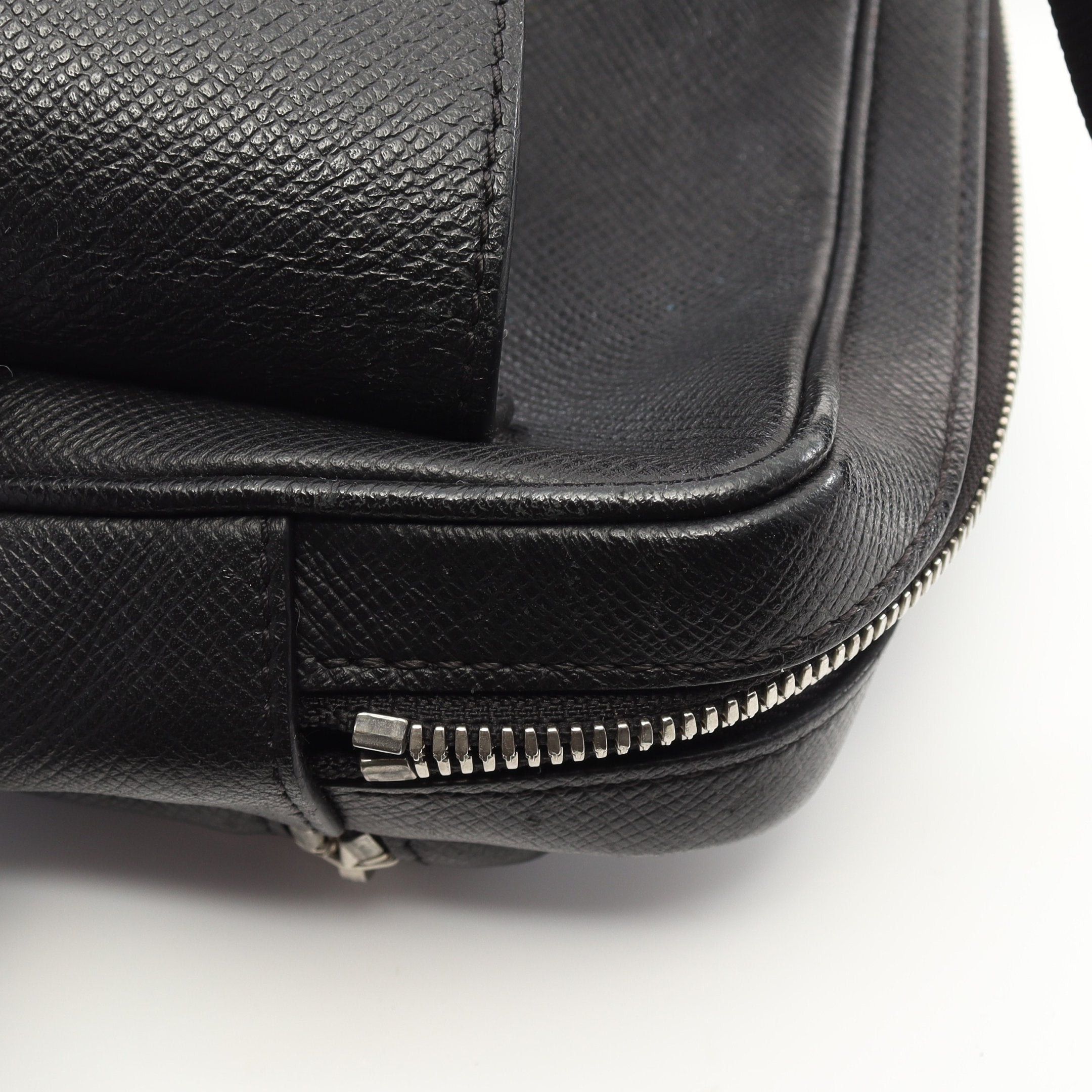 Louis Vuitton Louis Vuitton Bum Bag Outdoors Taiga Noir Body Waist Leather Black Size ONE SIZE - 8 Thumbnail