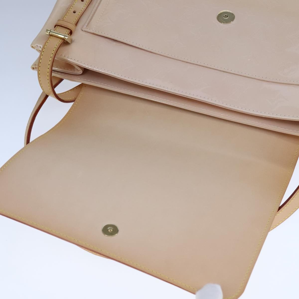 Louis Vuitton Beige Patent Leather Shoulder Bag (Pre-Owned) Size ONE SIZE - 12 Thumbnail